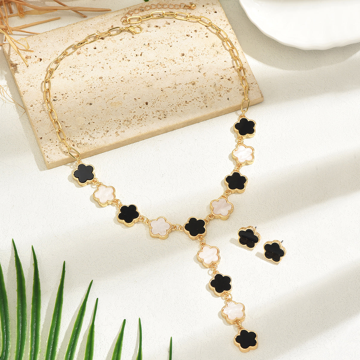 Black White Clover Jewelry Set